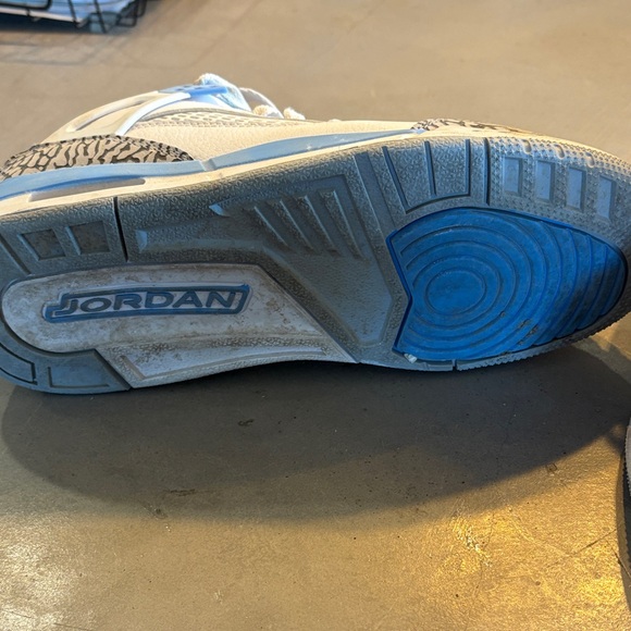 Jordan youth Spike Lee’s White and Blue - Picture 3 of 6